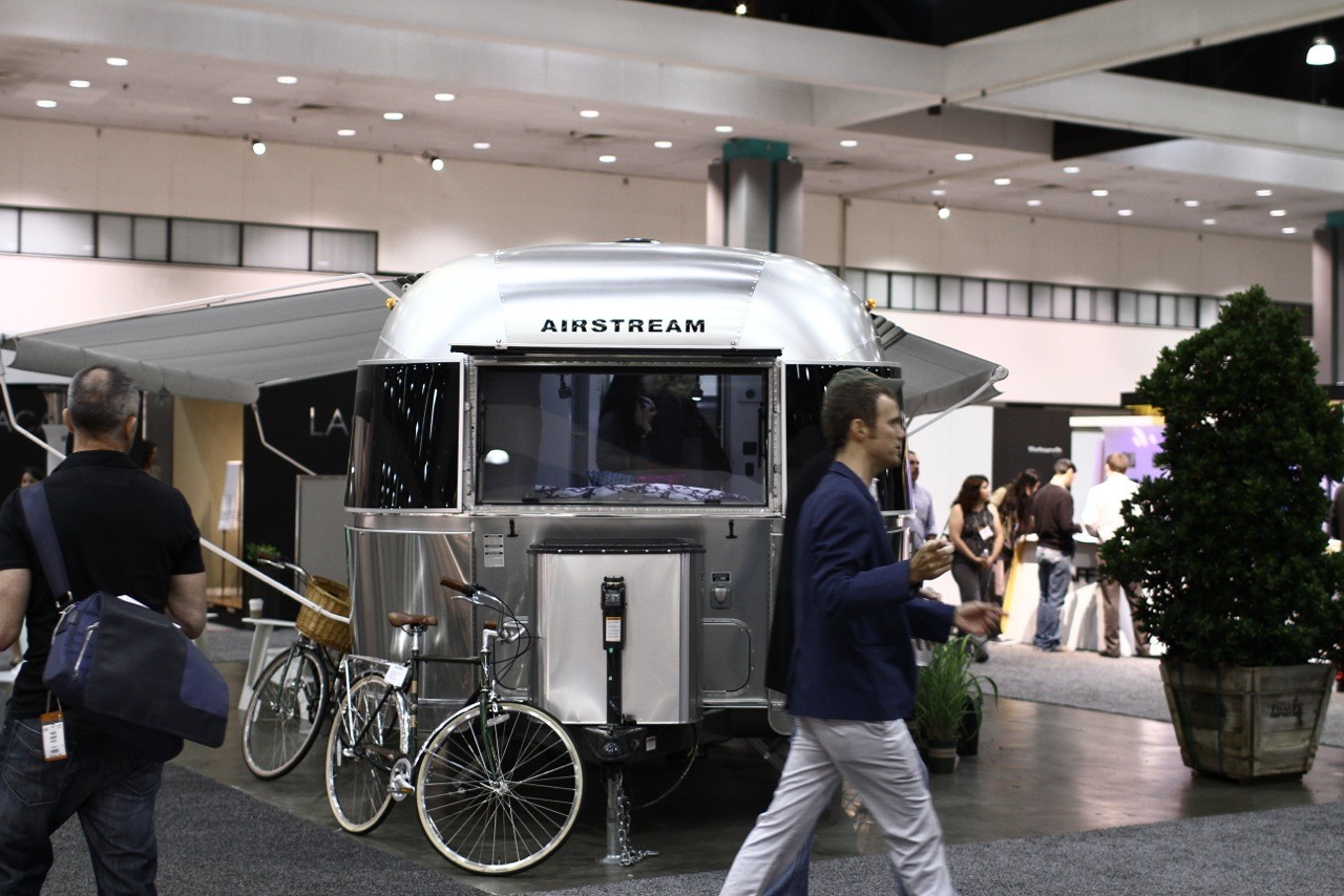 DOD Airstream Installation. Image Courtesy of Dwell Media LLC - PST