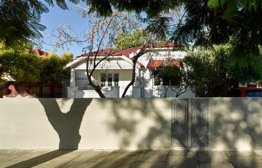 Casa 31_4 Room House / Caroline Di Costa Architect + Iredale Pedersen Hook Architects - Facade