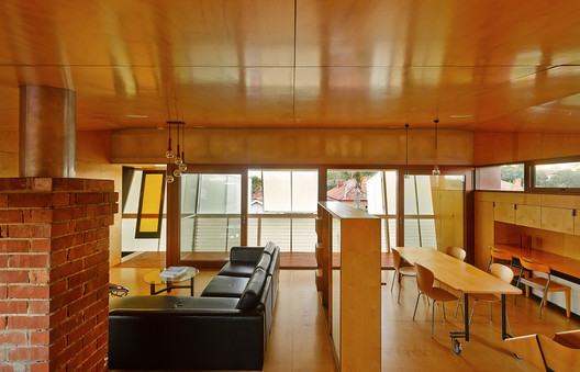 Casa 31_4 Room House / Caroline Di Costa Architect + Iredale Pedersen Hook Architects - Table, Windows, Chair