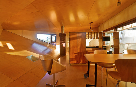 Casa 31_4 Room House / Caroline Di Costa Architect + Iredale Pedersen Hook Architects - Table, Chair, Windows, Beam