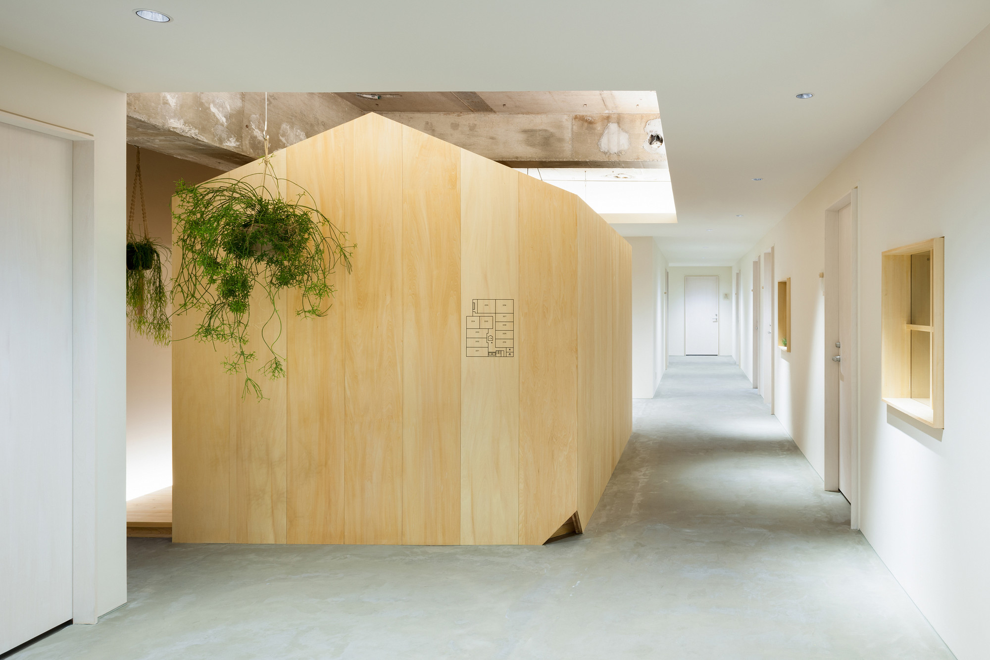 Uma Cabana no Corredor / Tsubasa Iwahashi Architects, © Takumi Ota