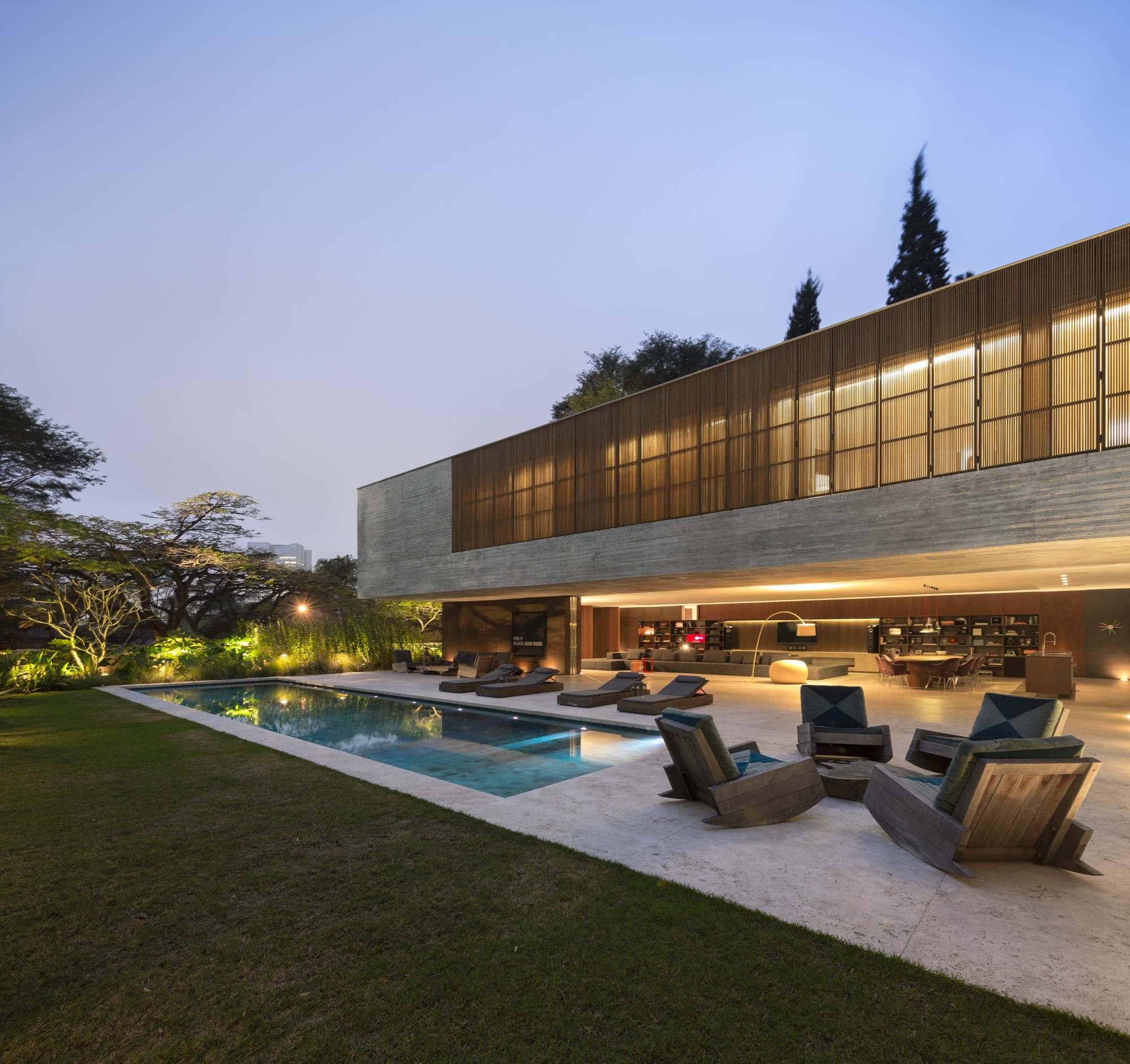 Galeria de Casa dos Ipês / StudioMK27 Marcio Kogan + Lair Reis 9