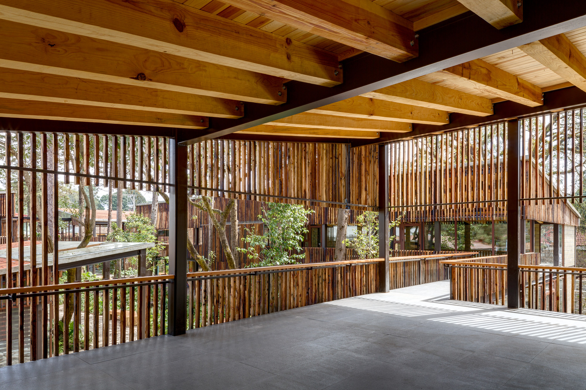 Arquitectura y Paisaje: Plaza Andaro construida con desechos ferroviarios por CANO | VERA Arquitectura - Imagen 11 de 20