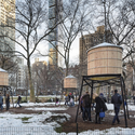 Intervención Urbana: tanques que promueven el derecho al agua en NY por Iván Navarro - Iluminacion