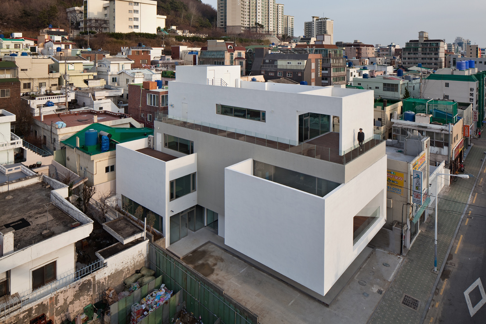 Galería de Edificio de oficinas Maroin / Architects Group RAUM 11