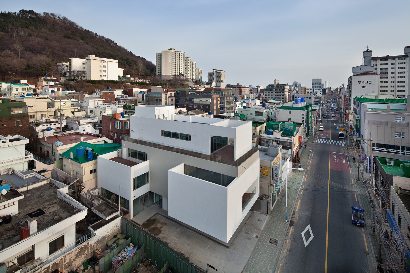 Galería de Edificio de oficinas Maroin / Architects Group RAUM 12