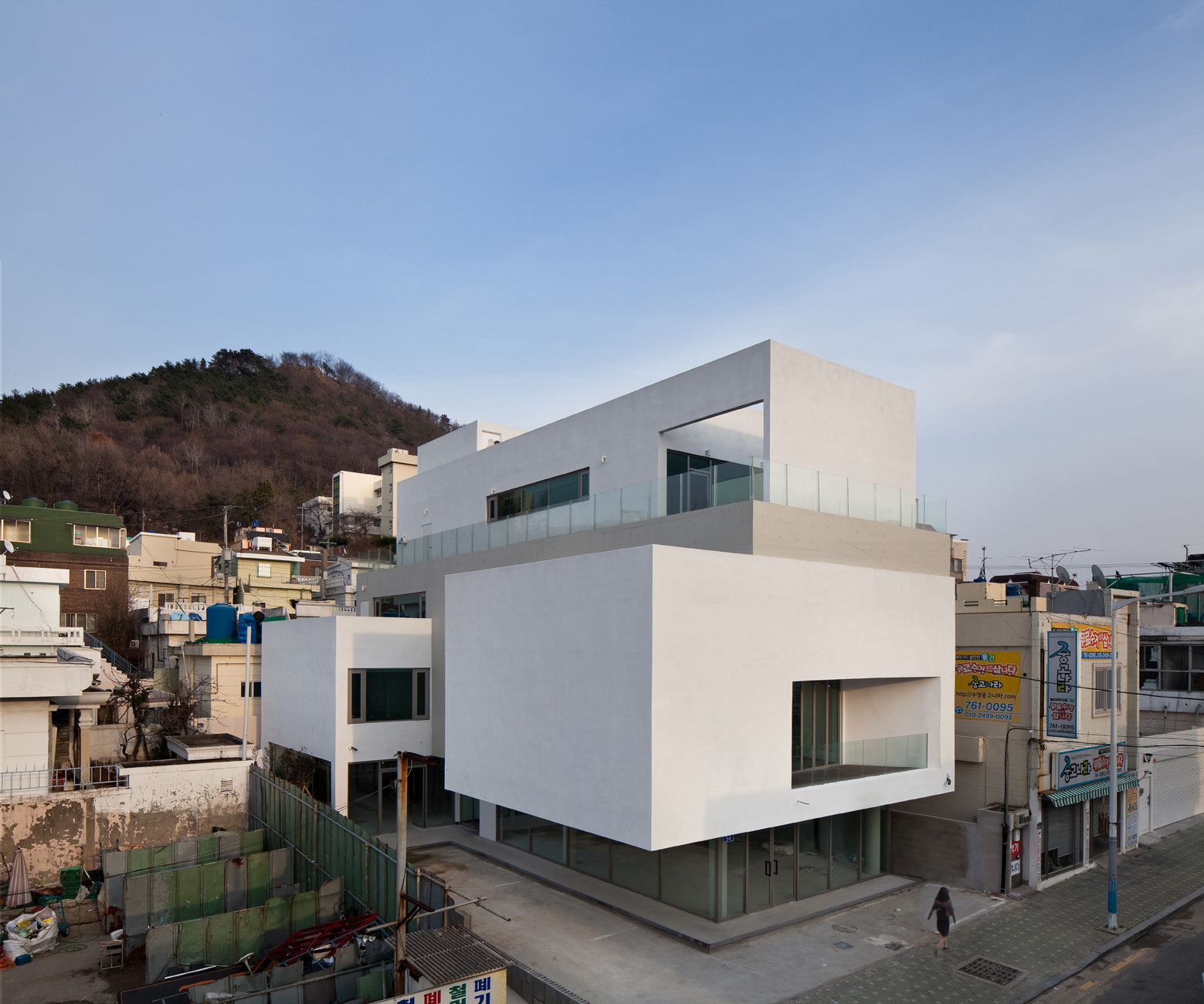Galería de Edificio de oficinas Maroin / Architects Group RAUM 21