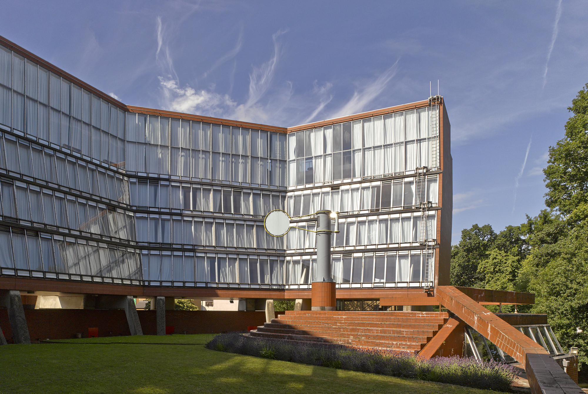 The Florey Building at Queen's College, Oxford University. Image © James Brittain