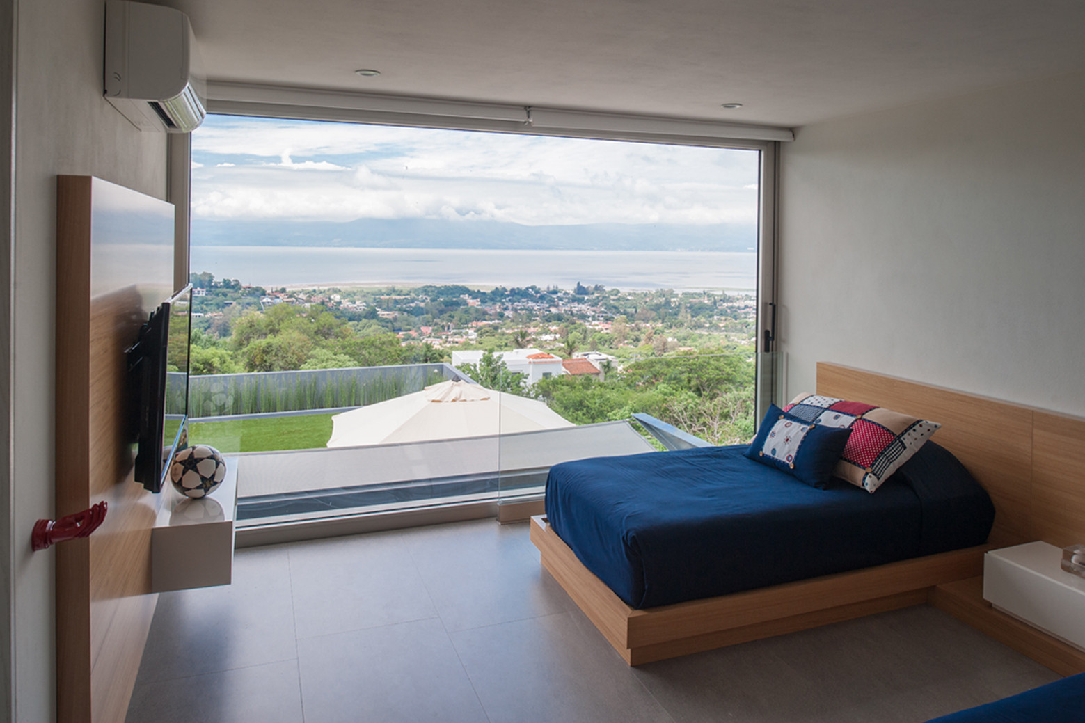 Gallery of MR House / JCNAME Arquitectos 13