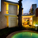 Casa del Árbol / Taller Estilo Arquitectura - Casas, Patio interior, Fachada