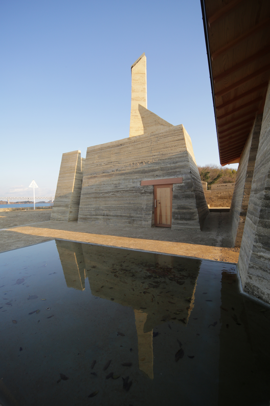 Zenkonyu × Tamping Earth (Trabalho na Trienal de Setouchi 2013) / Tadashi Saito + Atelier NAVE, © Toshihiro Misaki
