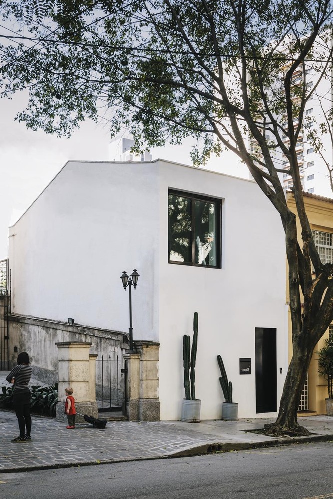 Produtora Kana / AR Arquitetos - Fachada, Porta, Arco