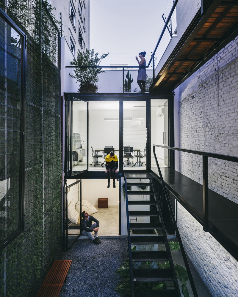 Produtora Kana / AR Arquitetos - Porta, Escada, Fachada, Corrimão, Arco, Cadeira