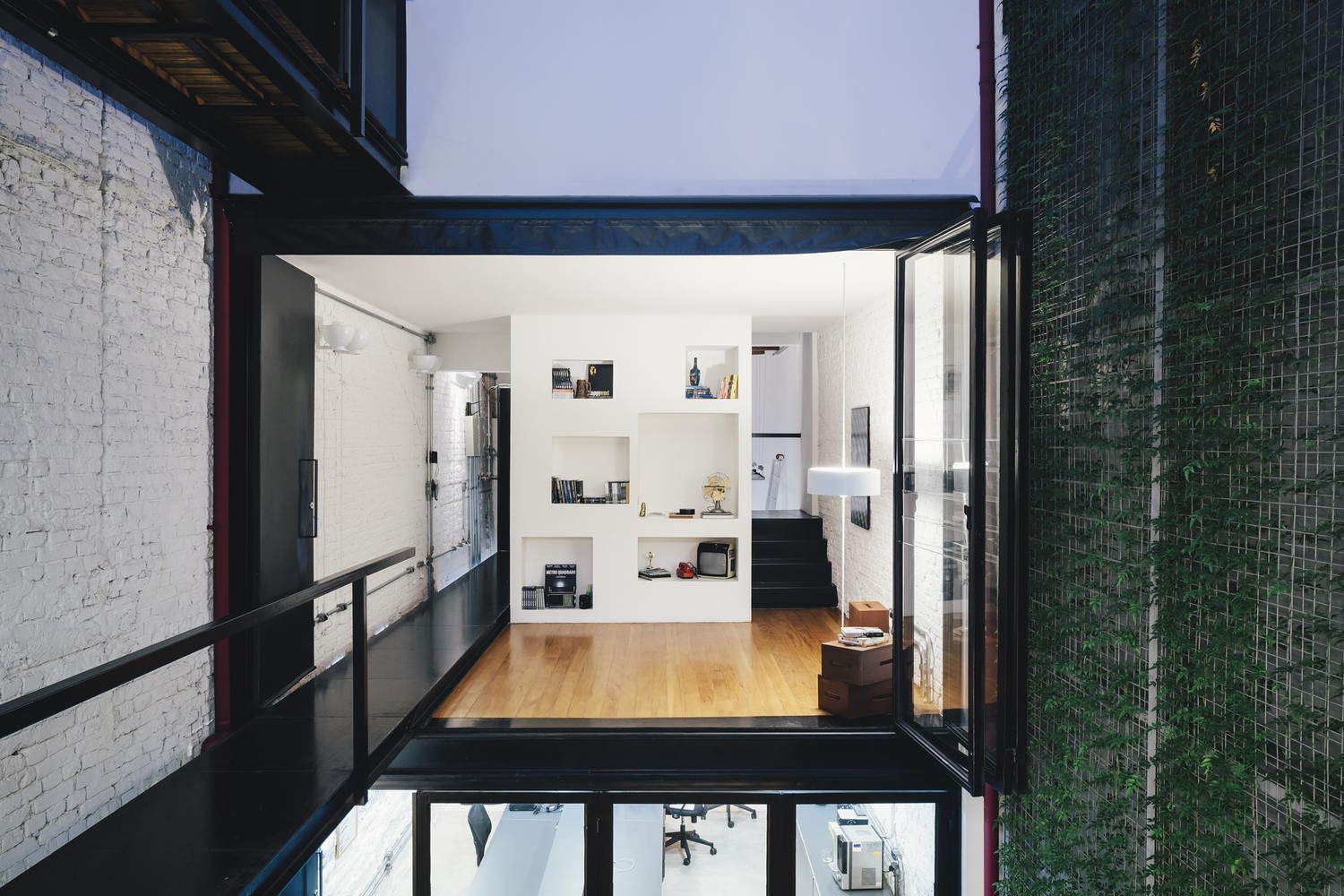 Produtora Kana / AR Arquitetos - Cozinha, Porta, Fachada, Mesa, Cadeira