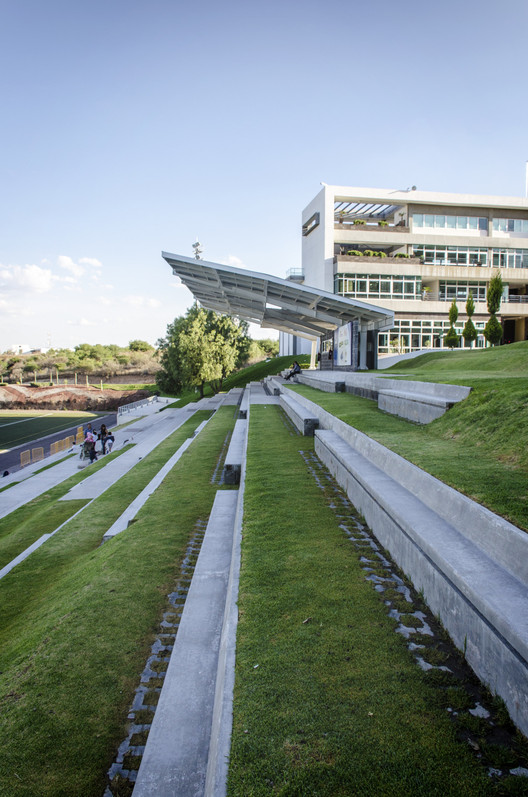 Estadio Borregos / Arkylab + Mauricio Ruiz - Jardín