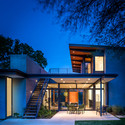 Residencia Paramount / A Parallel Architecture - Casas