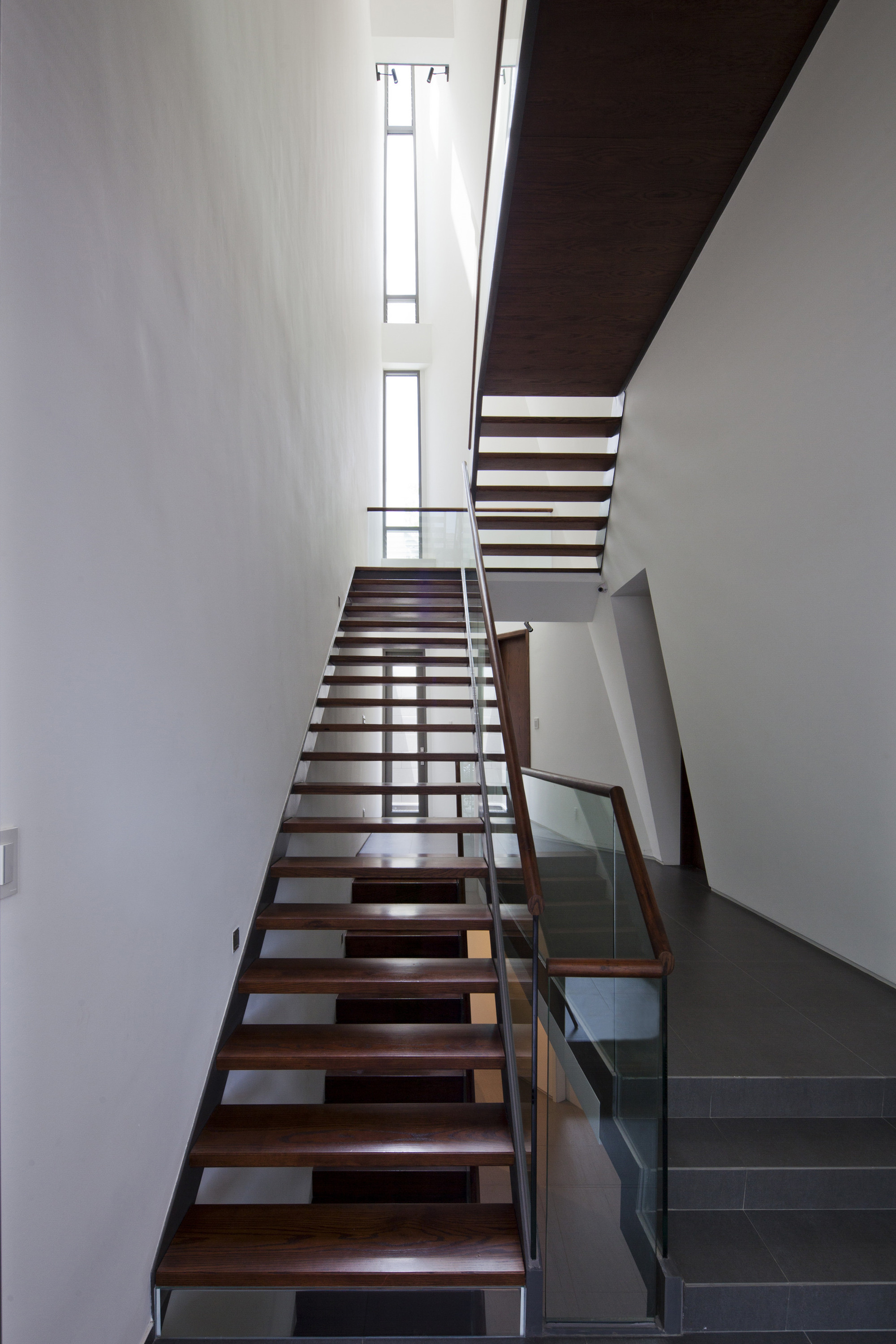 Galería de Casa de Muros Plegados / NHA DAN ARCHITECT - 11