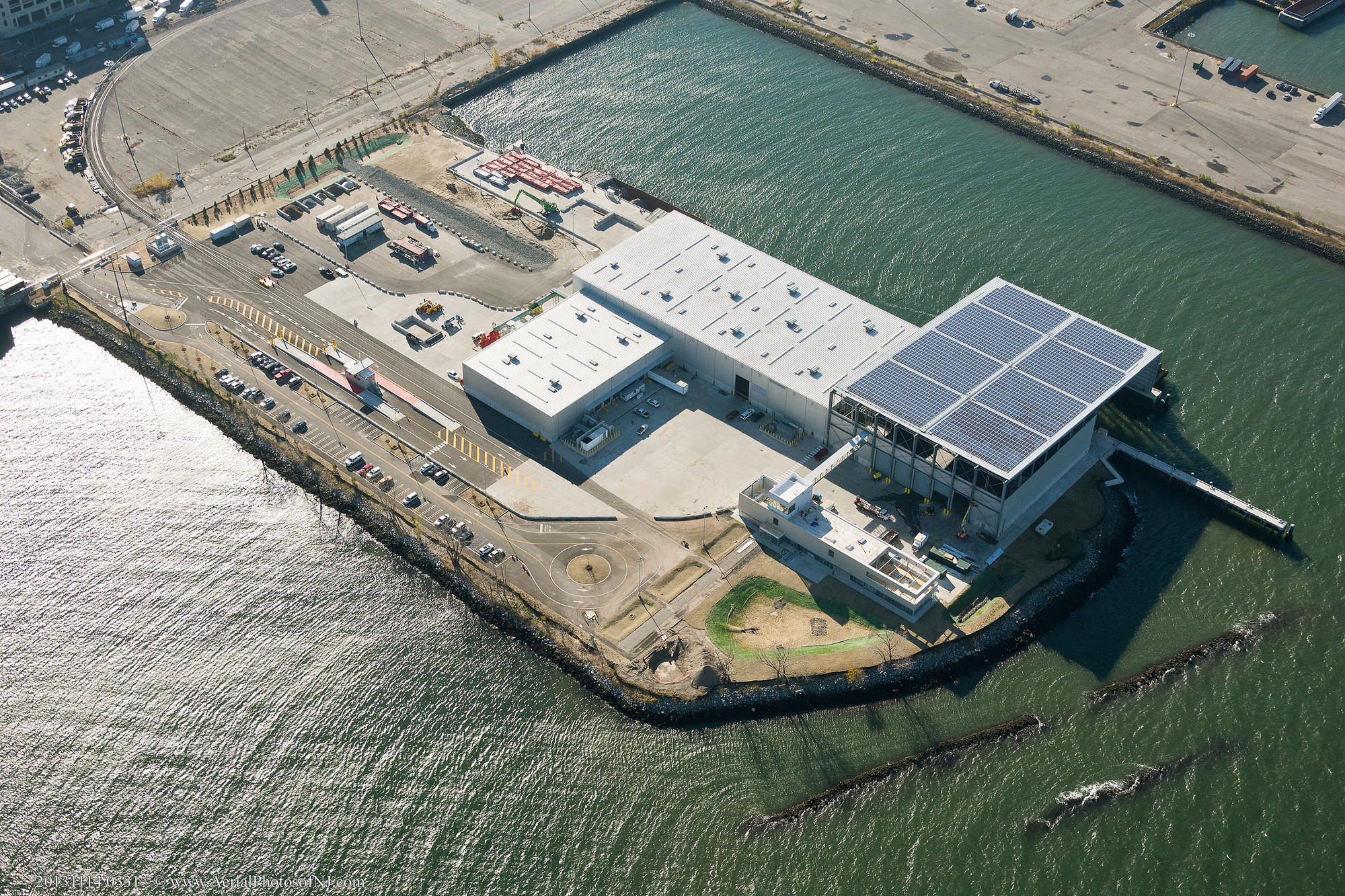 Gallery of Sunset Park Material Recovery Facility / Selldorf Architects 11