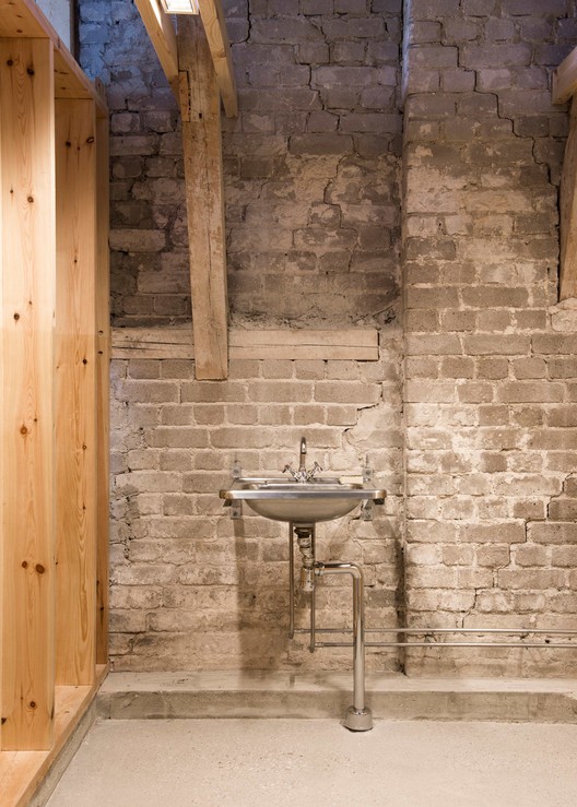 The Lime Barn / Skälsö Arkitekter - Sink, Brick, Bathroom, Arch, Beam