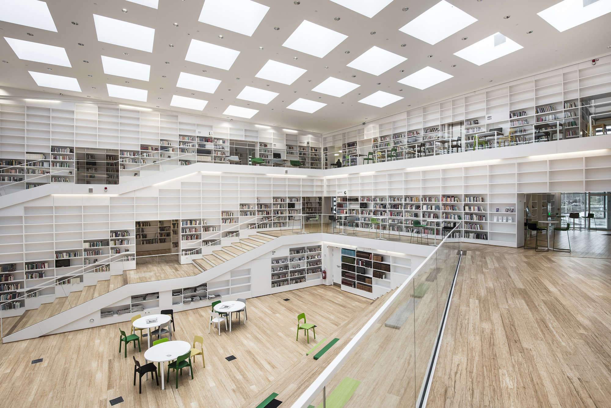 Arenas Library Galeria de Biblioteca e Mediateca Dalarna / ADEPT - 7