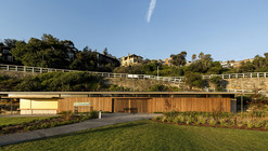 Tamarama Kiosk  / Lahznimmo Architects