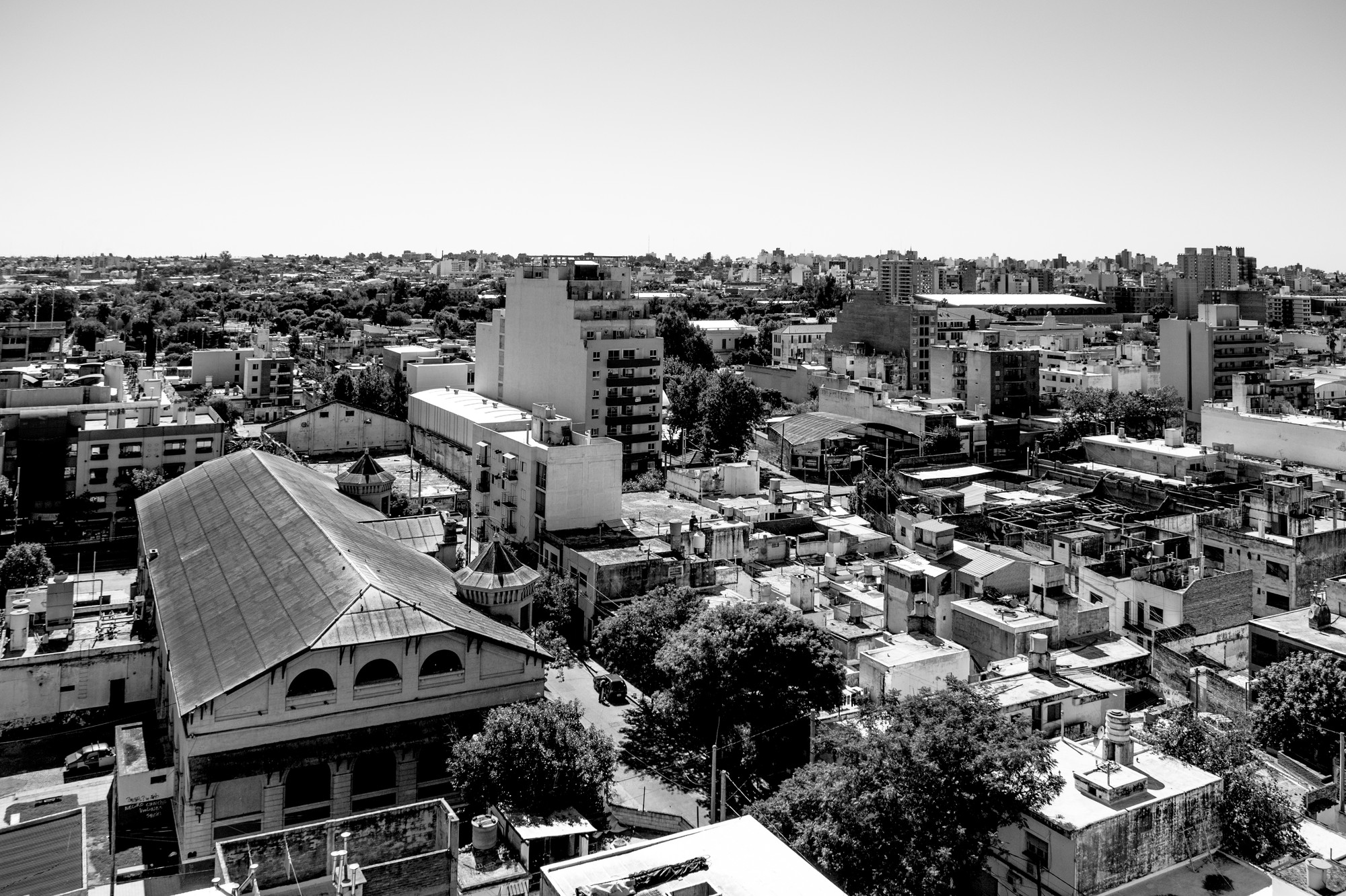 Clásicos de Arquitectura: Complejo Edilicio Alas III / Luis Rébora, Abel Ramírez y Alfredo Troilo    - Fachada, Urbano