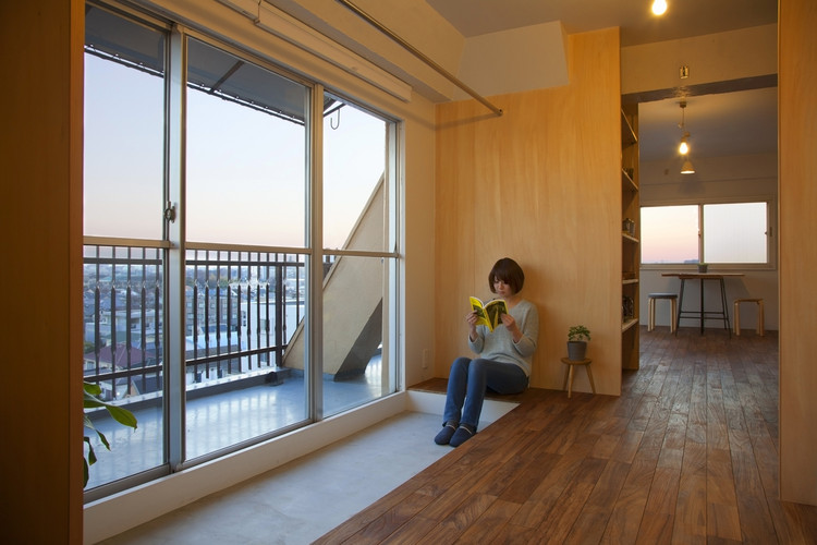 Wing Wall House / Camp Design Inc + Sumosaga Fudosan - Windows, Handrail