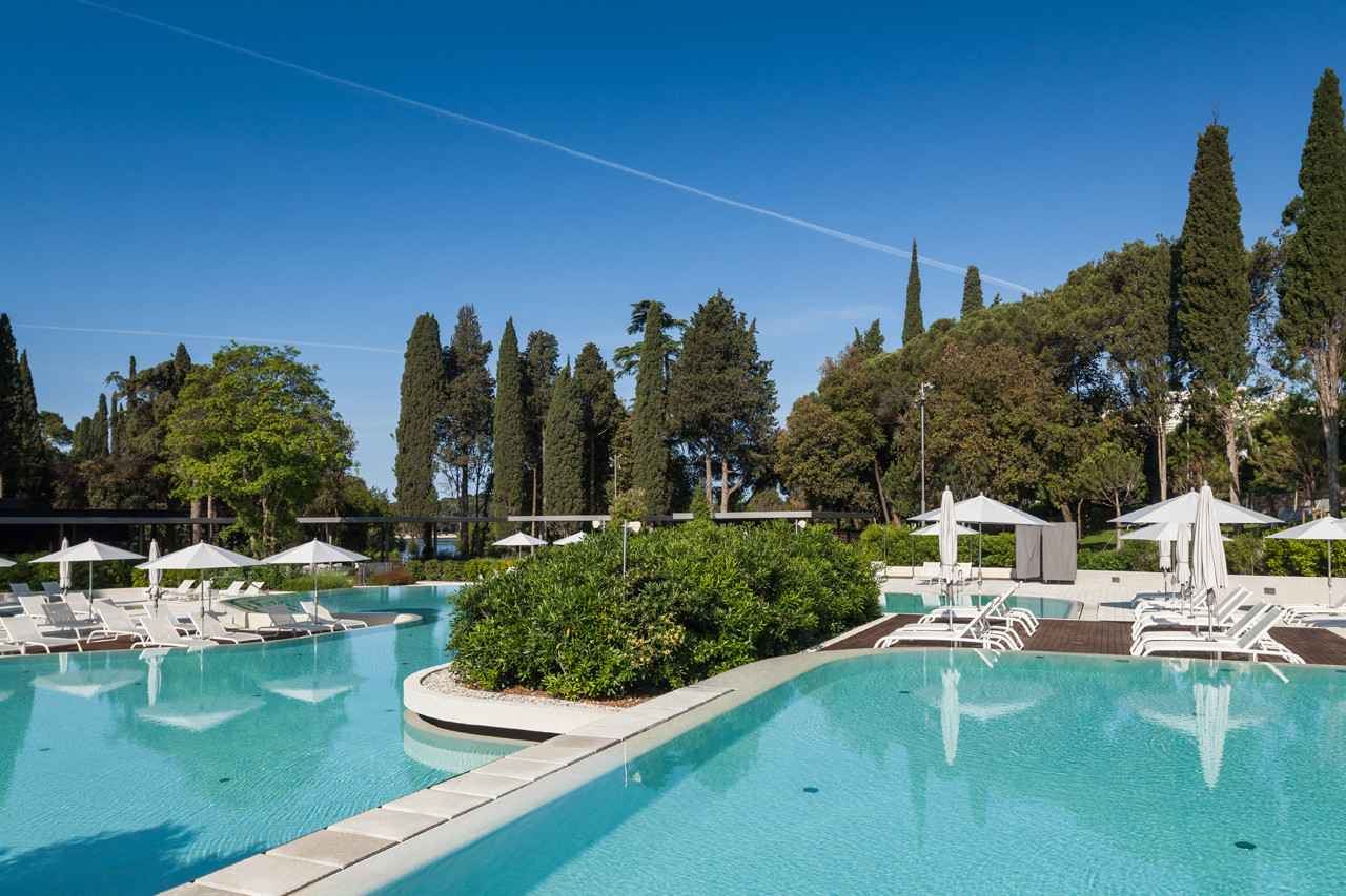 Piscinas Externas de Lone / 3LHD - Imagem 2 de 22