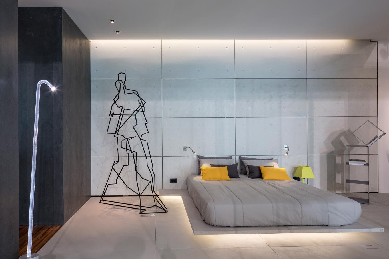 Сложные пространства. Джулиус панеро, мартин зелник. Open space офис модерн. Иллюзия пространства. Интерьер большого офиса с людьми.