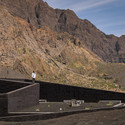 Oficina central Parque natural Fogo / OTO - Centro De Visitantes