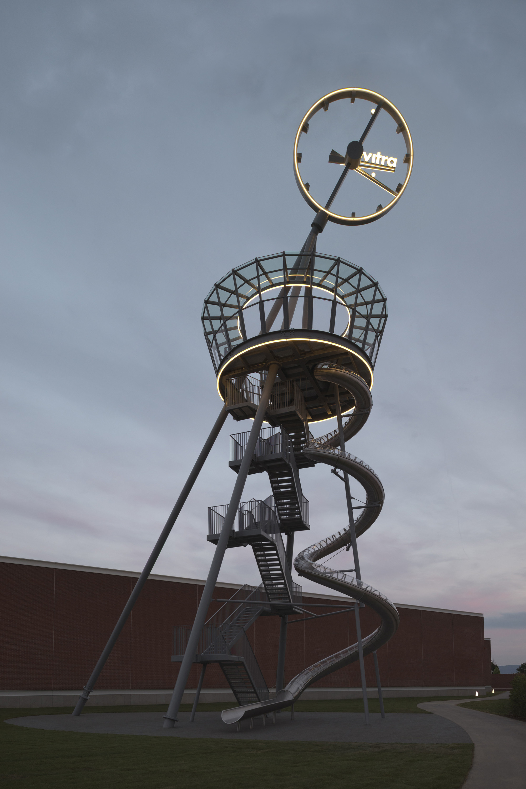 Vitra Campus instala una Torre mirador con un tobogán - Imagen 8 de 8