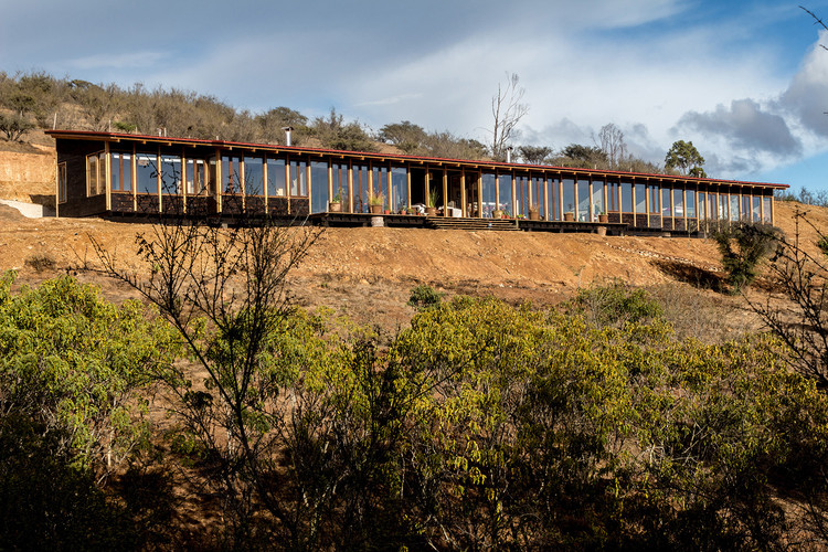 Tierras Blancas House / Alberto Browne + Hernán Fontaine - Beam