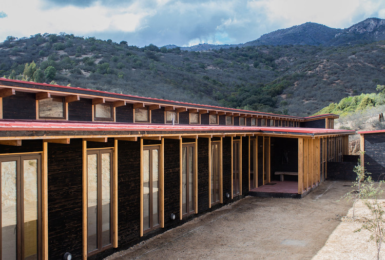 Tierras Blancas House / Alberto Browne + Hernán Fontaine - Beam