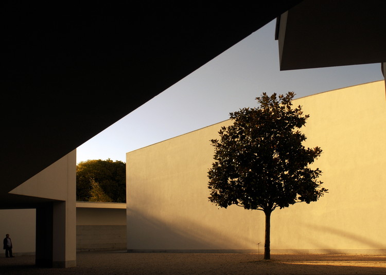 Álvaro Siza, between Modern and Traditional - Image 47 of 67