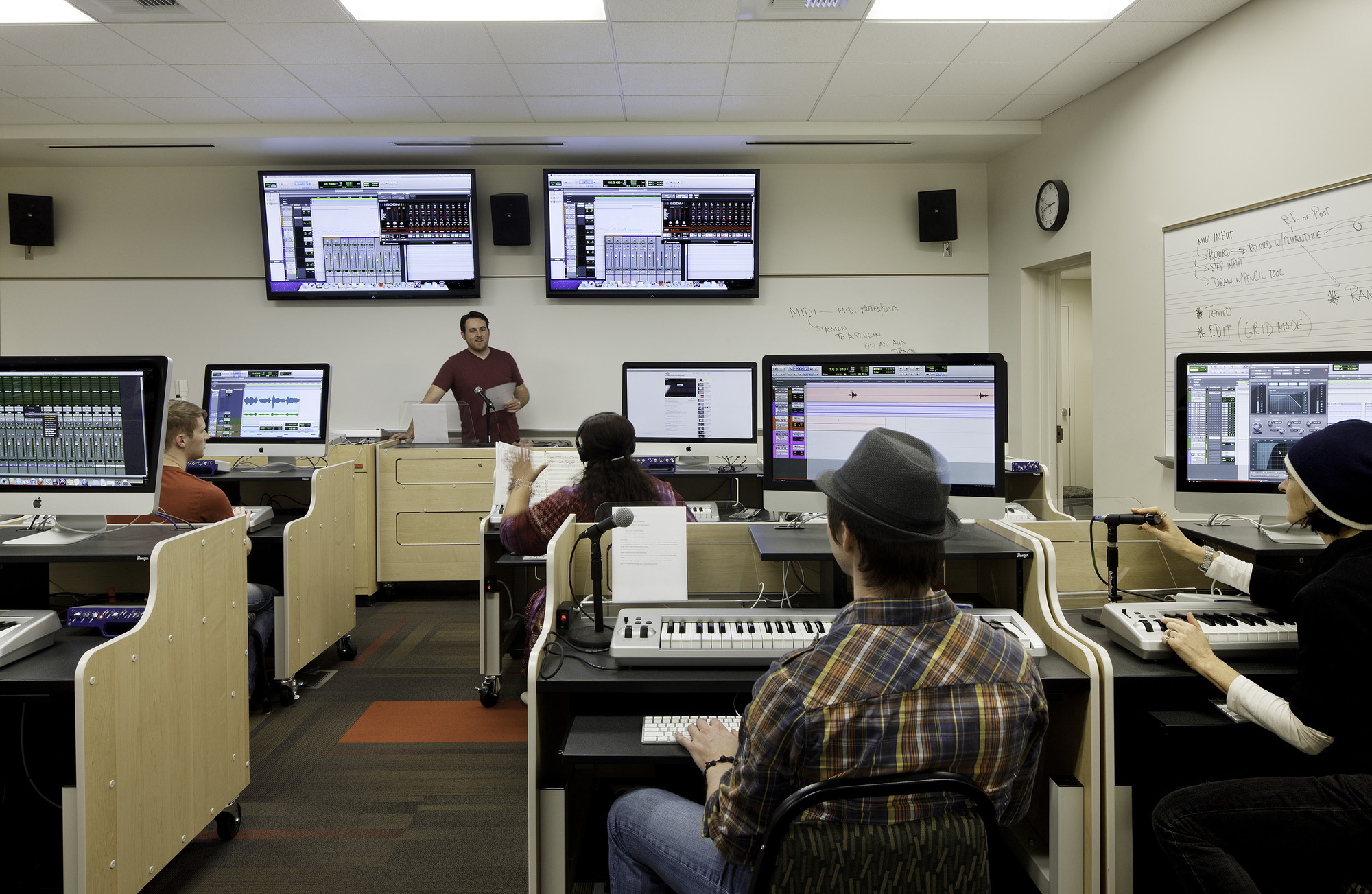 Gallery of Wenatchee Valley College Music and Arts Center / Integrus