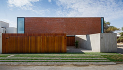 House LB Piura  / Riofrio+Rodrigo Arquitectos