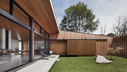 Hover House / Bower Architecture