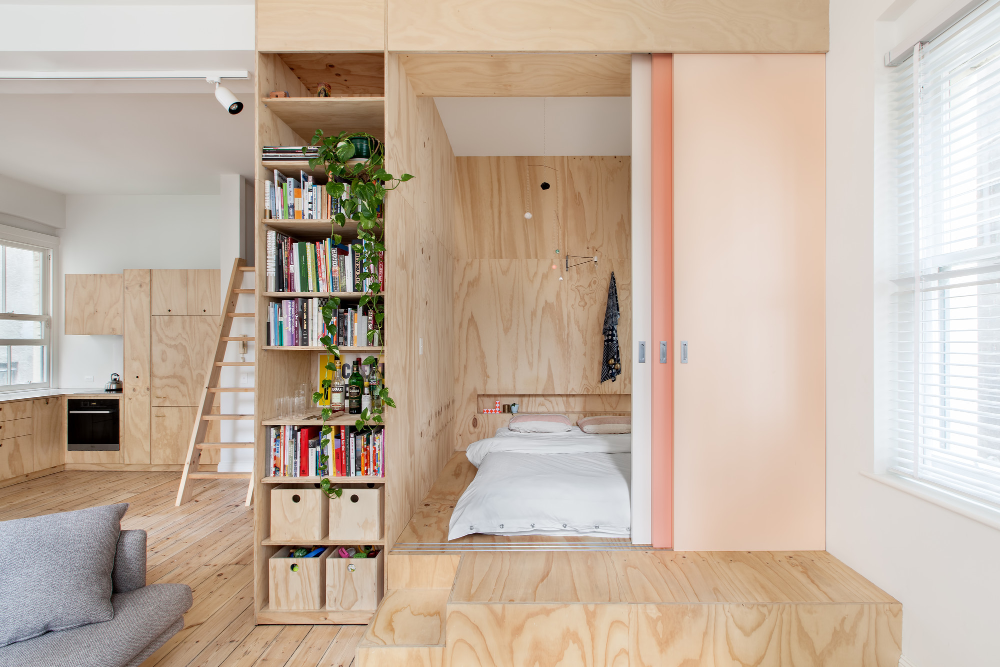 Flinders Lane Apartment / Clare Cousins Architects, © Lisbeth Grosmann