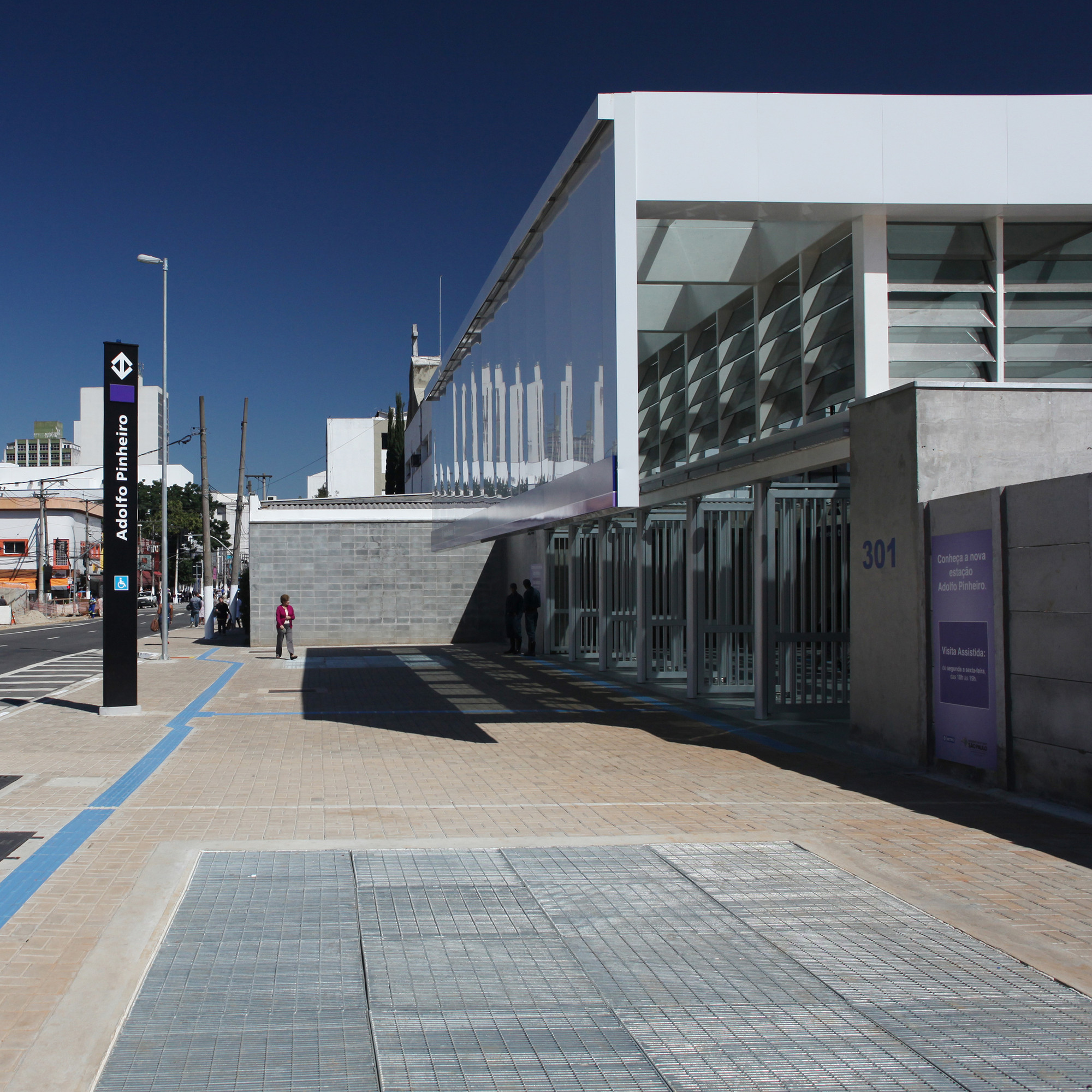 Galería de Estación Adolfo Pinheiro / Roberto Mac Fadden e Mariana