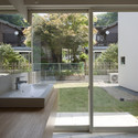 House in Gokurakuji / Naoya Kawabe Architect & Associates - Houses, Courtyard, Facade, Door, Bathtub, Sink