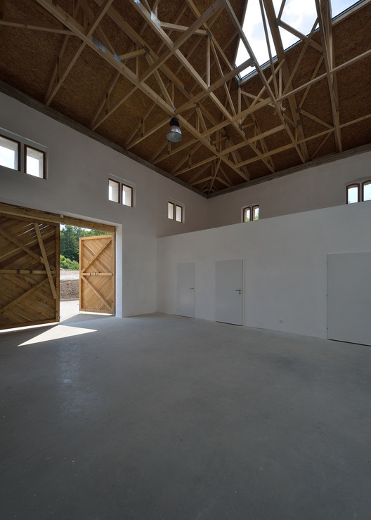 Horse Stable Refurbishment / 3+1 architekti - Windows, Beam