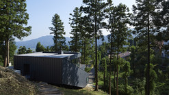 House in Raizan-Forest / Rhythmdesign