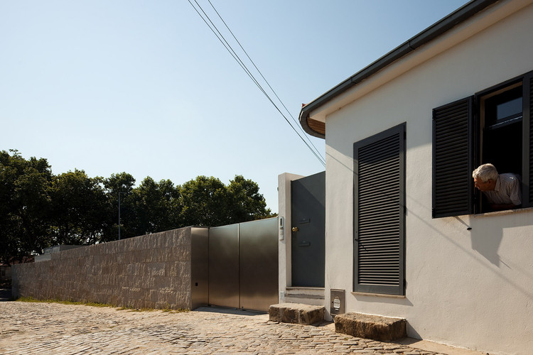 House in a Wall / Sergio Koch - Windows