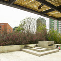 Edificio Bohío / David Delgado Arquitectos - Residencial, Jardín, Fachada, Fijación Vigas