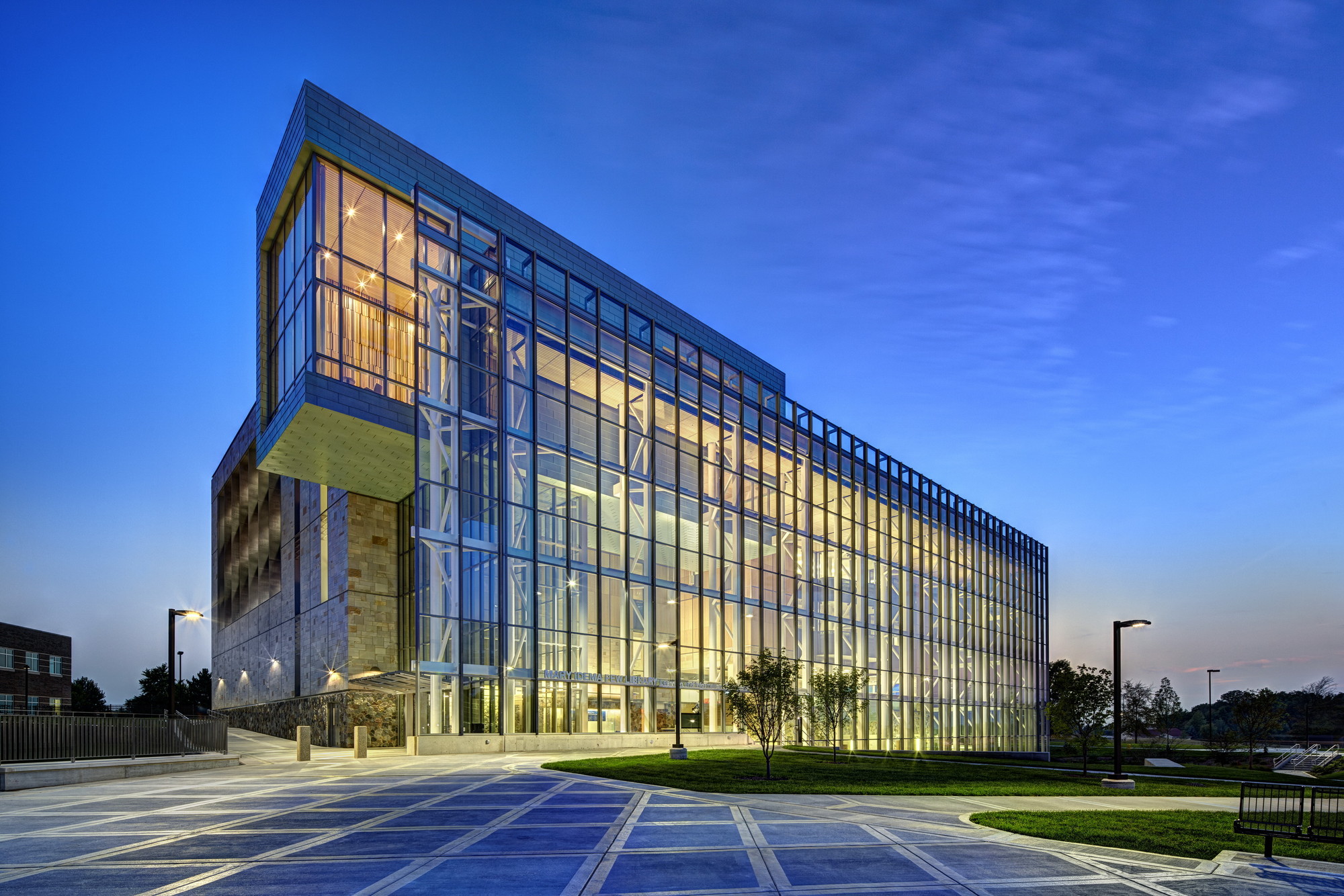 Gallery of GVSU Pew Library / Stantec 2