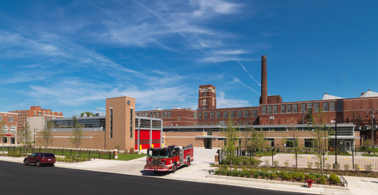 Engine Company 16 FireHouse / DLR Group - Windows