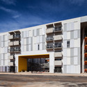 Heliópolis Social Housing / Biselli Katchborian Arquitetos - Facade, Windows