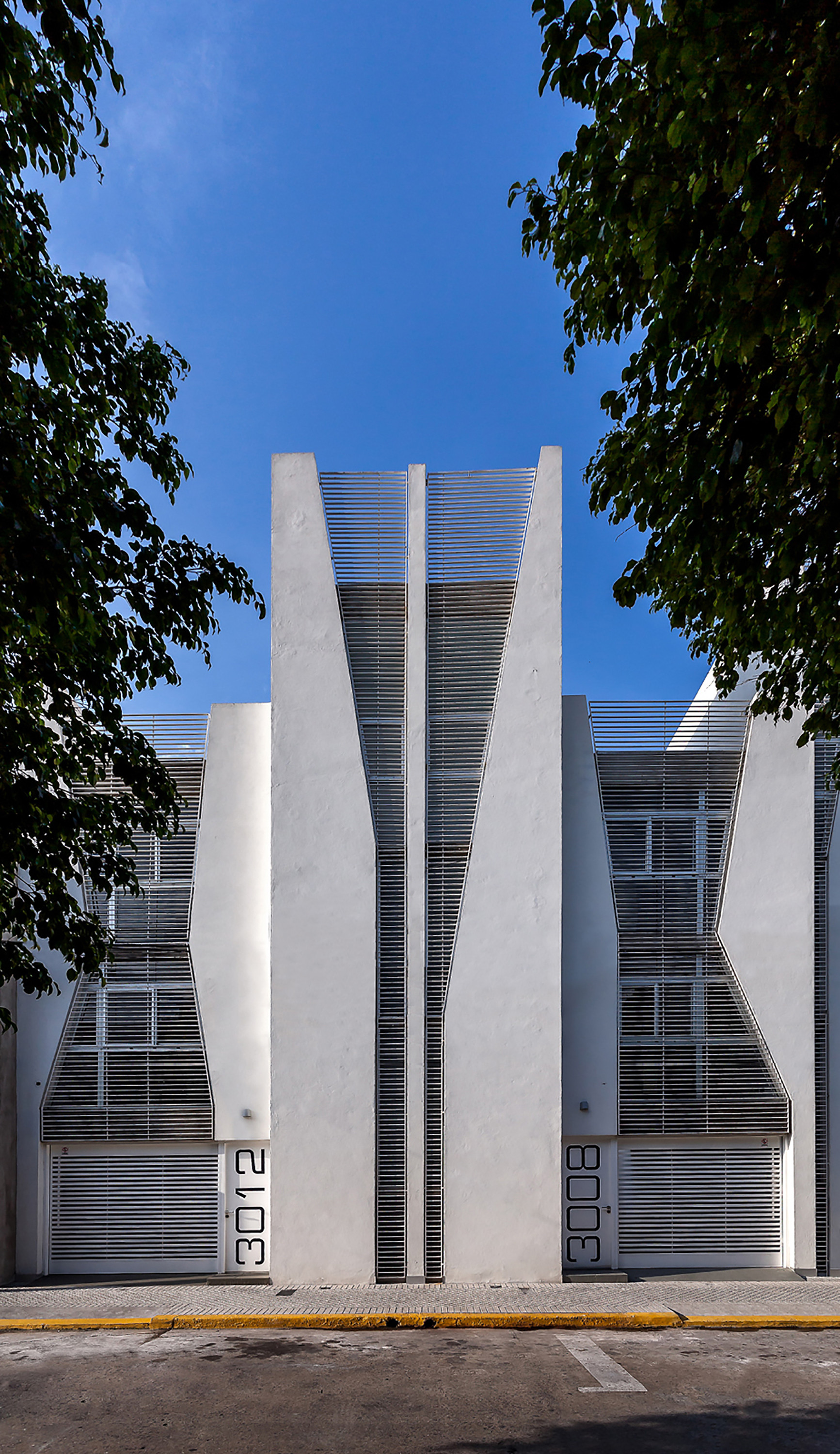 Gallery of 3 Houses in Rosario / I+GC [ar] 13