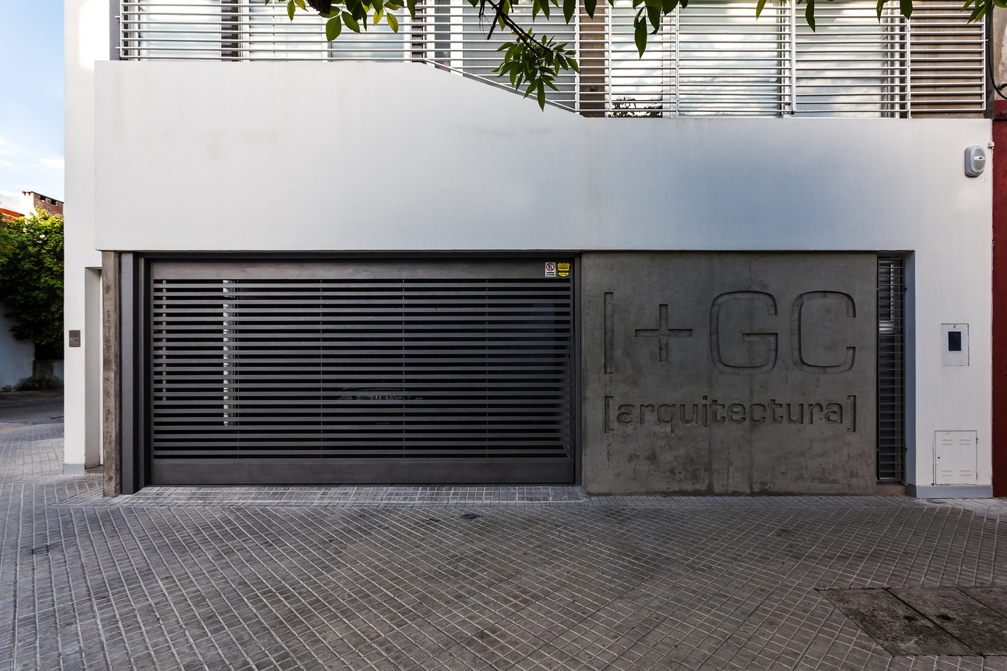 Gallery of 3 Houses in Rosario / I+GC [ar] 16