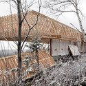 魁北克雪乡中的瑞士木屋 / Chevalier Morales Architectes - 住宅